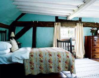 cotswold cottage bedroom 2